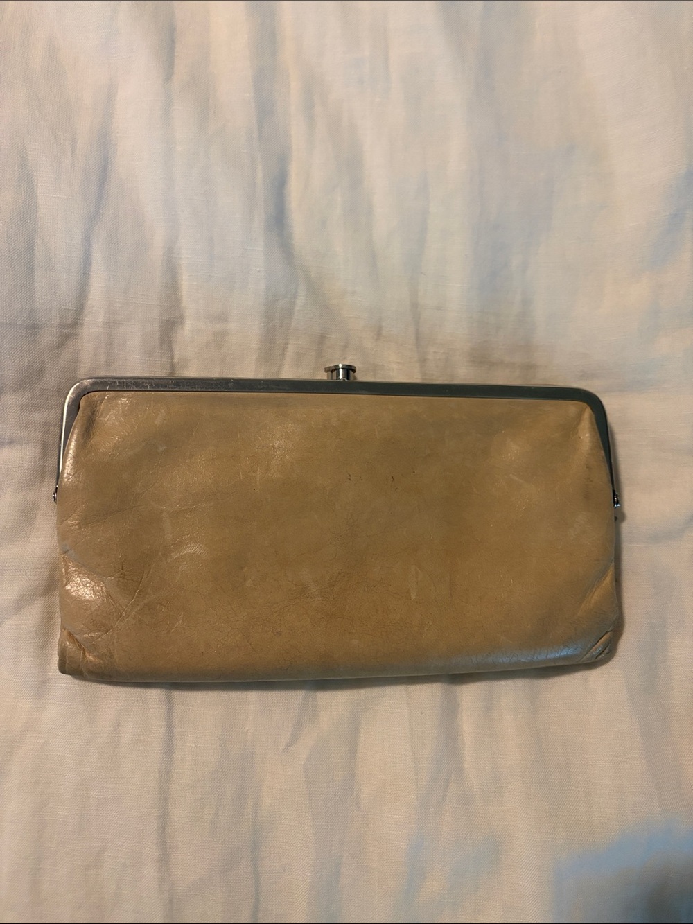 Hobo Leather Kiss-Lock Clutch Wallet in Light Tan